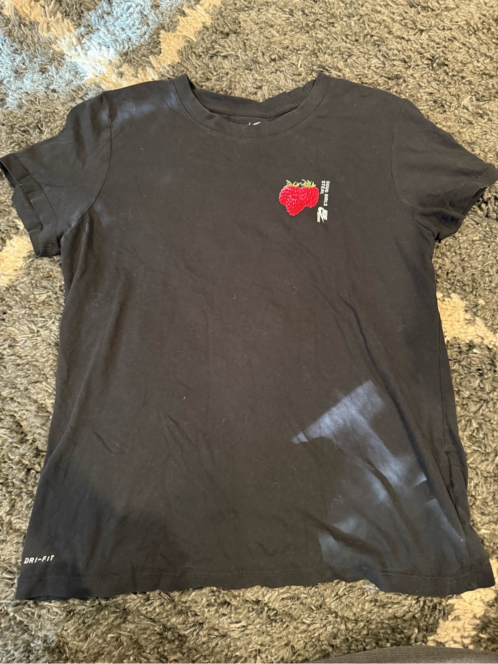 Nikeβ Raspberry t shirt size medium like new